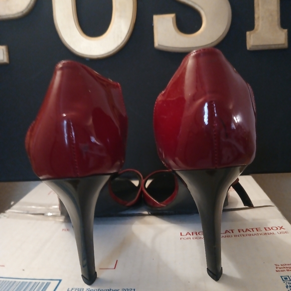 Heels - Picture 5 of 6